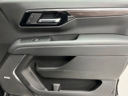 Used 2025 Chevrolet Tahoe Z71 w/ Comfort Package image 58