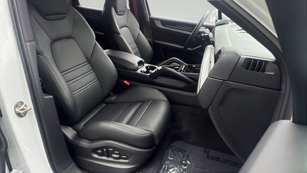 Certified 2026 Porsche Cayenne S AWD/4WD image 22