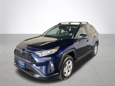 Used 2019 Toyota RAV4 XLE w/ Convenience Package image 2