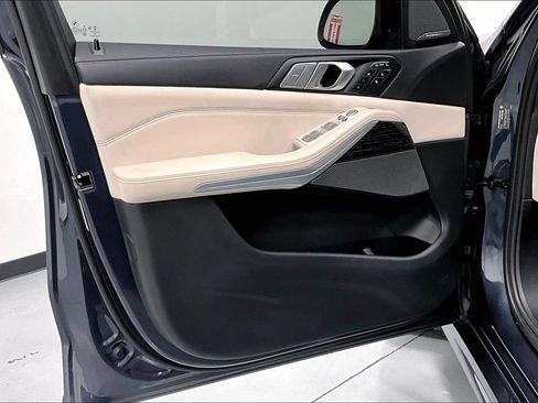 Used 2022 BMW X7 xDrive40i w/ M Sport Package AWD/4WD image 18