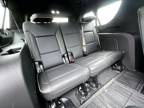 Used 2025 Chevrolet Suburban Premier image 30