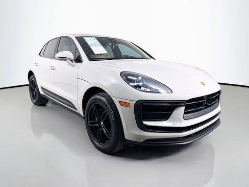 Used 2024 Porsche Macan Base image 3