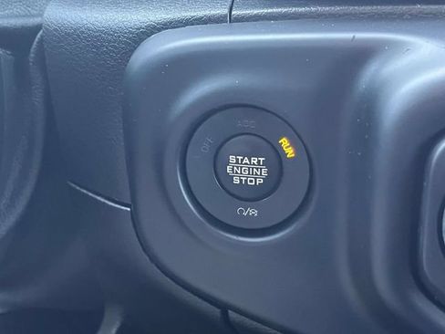 Used 2019 Jeep Wrangler Unlimited Sahara w/ Quick Order Package 24M Moab AWD/4WD image 32