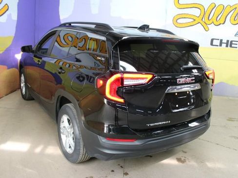 Used 2023 GMC Terrain SLE w/ Driver Convenience Package FWD image 5