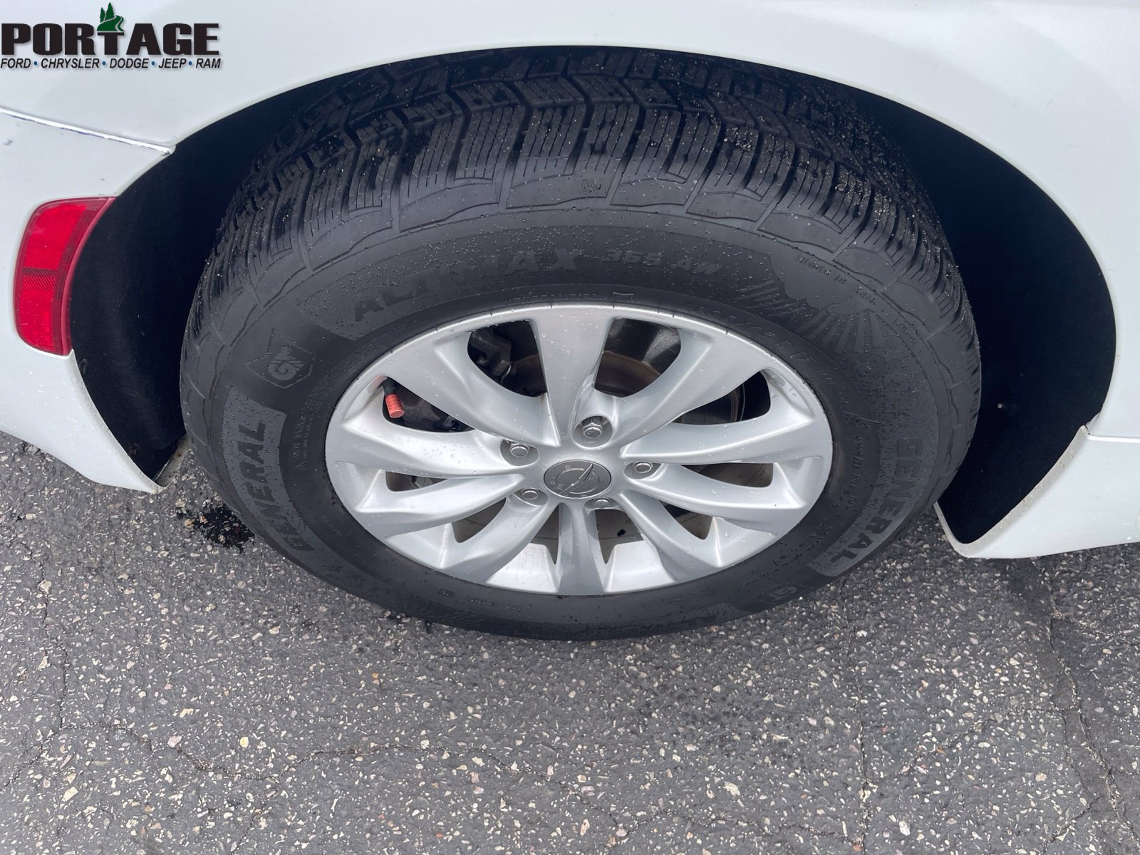 Used 2017 Chrysler Pacifica Touring-L FWD image 7