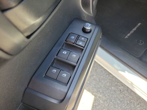 Used 2018 Toyota Tacoma SR w/ SR Convenience Package RWD image 13