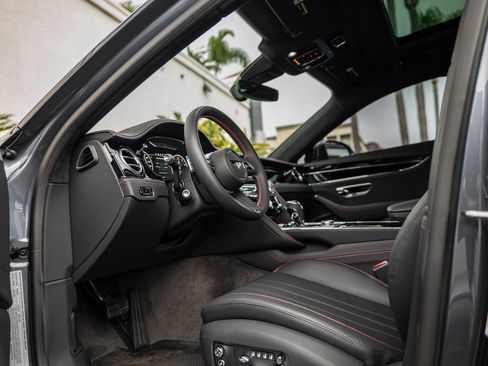 Used 2024 Bentley Flying Spur S V8 image 2