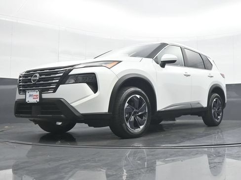 Used 2024 Nissan Rogue SV AWD/4WD image 26