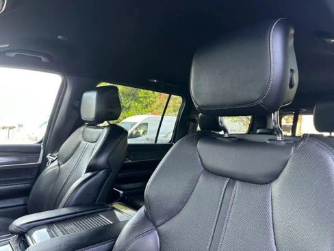 Used 2022 Jeep Wagoneer Series III w/ Flexible Seating Group RWD image 16