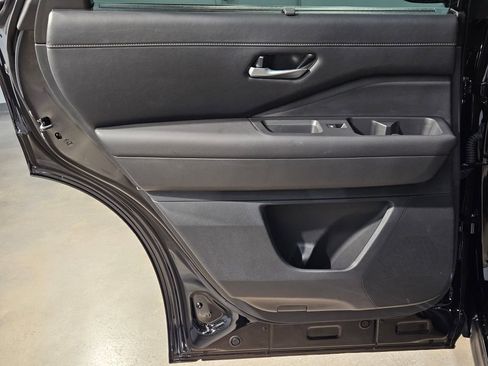 Used 2025 Nissan Pathfinder SL w/ Cargo Package image 33