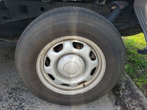 Used 2017 Ford F150 XL w/ Equipment Group 101A Mid image 5