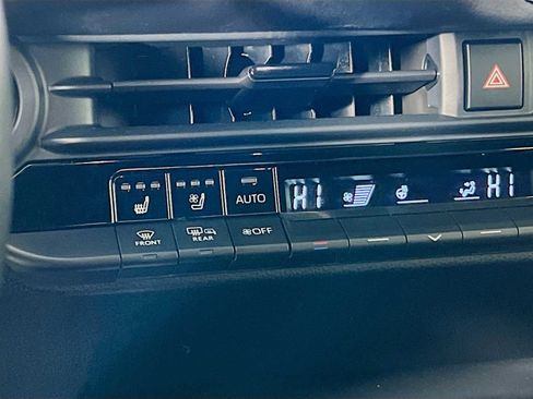 Used 2023 Toyota Crown Limited image 21