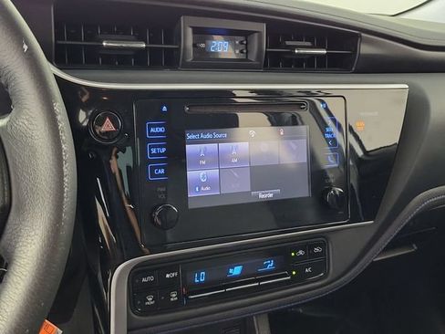 Used 2017 Toyota Corolla SE FWD image 28