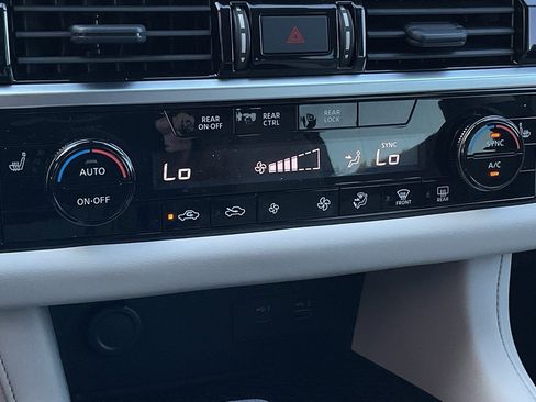 New 2025 Nissan Pathfinder SV image 32