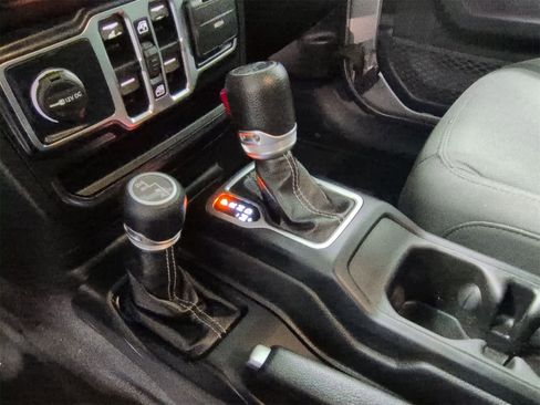 Certified 2019 Jeep Wrangler Unlimited Sahara image 32