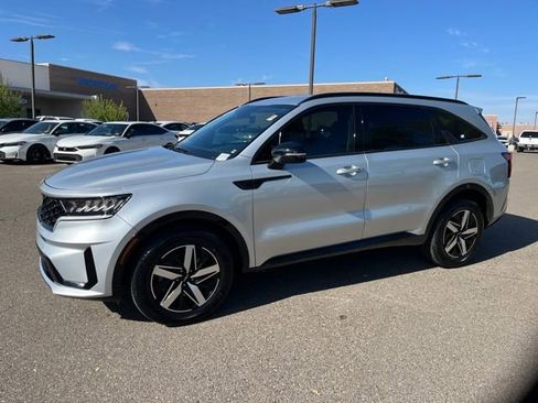 Used 2022 Kia Sorento S image 9