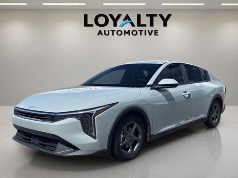 Used 2025 Kia K4 LXS FWD image 1