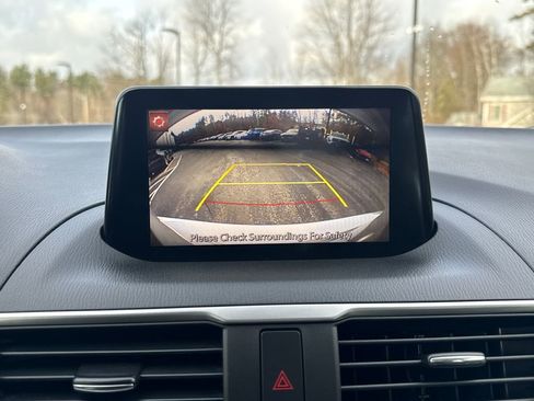 Used 2018 MAZDA MAZDA3 Touring image 12