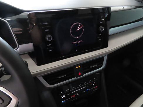 New 2025 Volkswagen Taos SE image 18