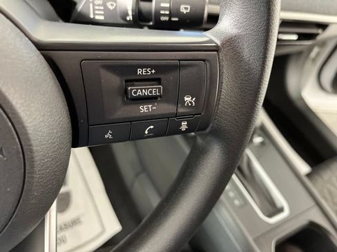 Used 2025 Nissan Kicks SV FWD image 22