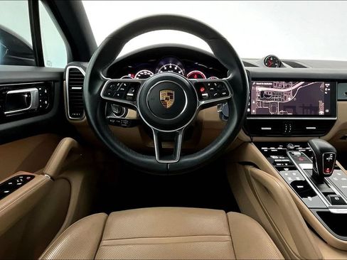Used 2022 Porsche Cayenne AWD/4WD image 6