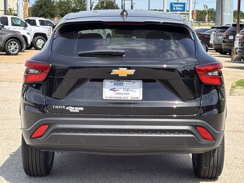 New 2026 Chevrolet Trax LS w/ LS Convenience Package FWD image 6