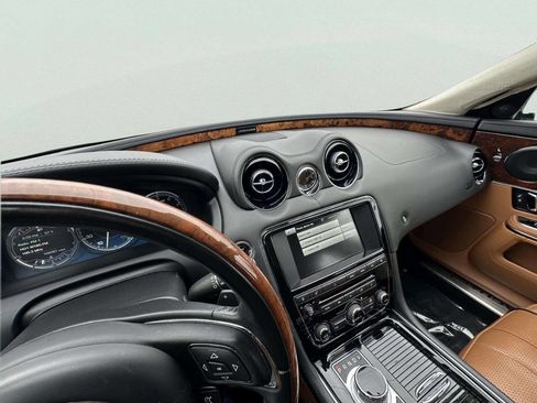Used 2015 Jaguar XJ L Portfolio image 38