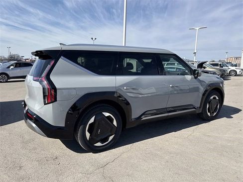 New 2026 Kia EV9 Land image 2