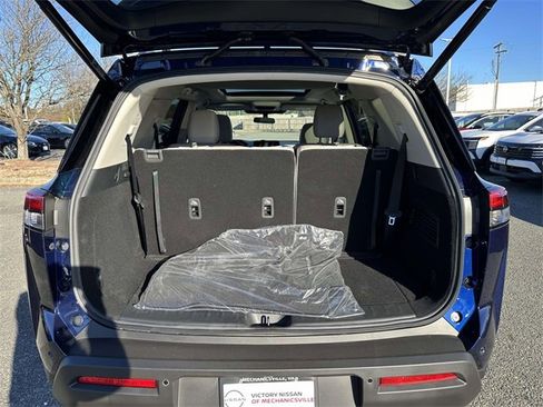 New 2025 Nissan Pathfinder SV w/ SV Premium Package image 12