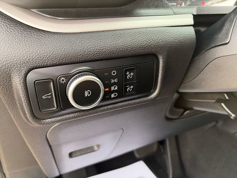 Used 2024 Ford Explorer XLT w/ Equipment Group 202A AWD/4WD image 17