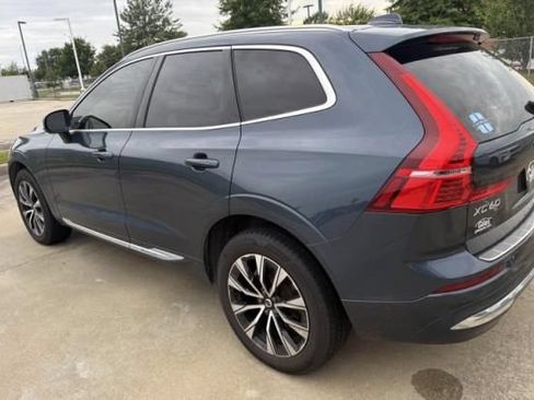 Used 2023 Volvo XC60 B5 Plus w/ Climate Package AWD/4WD image 3