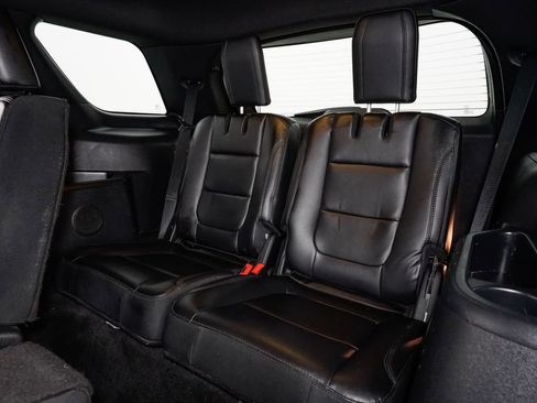 Used 2017 Ford Explorer XLT w/ Equipment Group 202A image 25