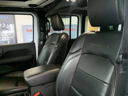 Used 2022 Jeep Wrangler Unlimited Sahara w/ Cold Weather Group AWD/4WD image 9