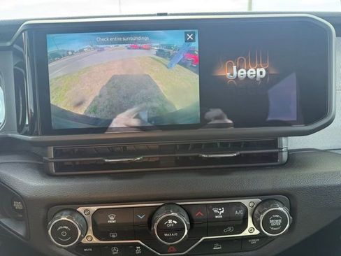 Used 2024 Jeep Wrangler Sport S image 23