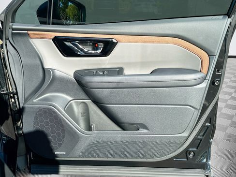 Used 2025 Subaru Forester Sport image 34