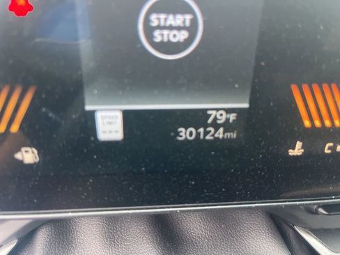 Used 2025 Kia Carnival image 5