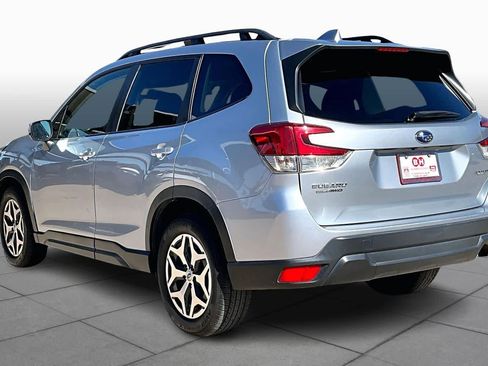 Used 2022 Subaru Forester Premium image 11