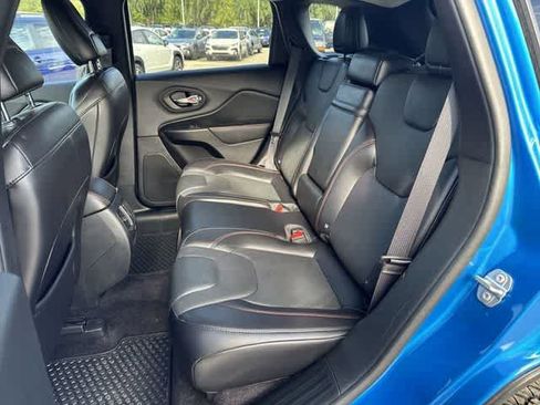 Used 2019 Jeep Cherokee Trailhawk AWD/4WD image 17