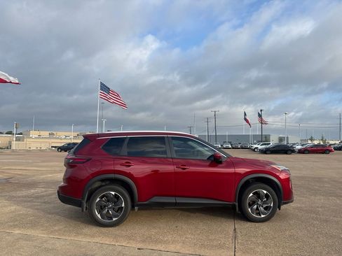 Used 2024 Nissan Rogue SV w/ SV Premium Package FWD image 23