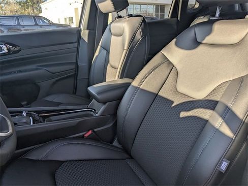 New 2026 Jeep Compass Latitude image 14