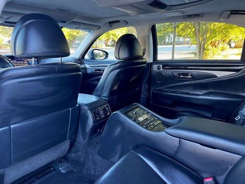Used 2014 Lexus LS 600h L image 21