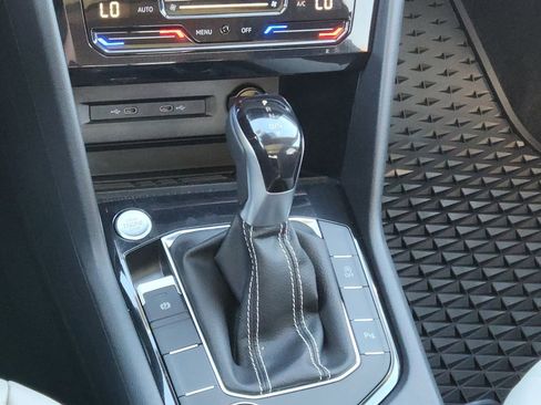 New 2025 Volkswagen Taos SE image 19