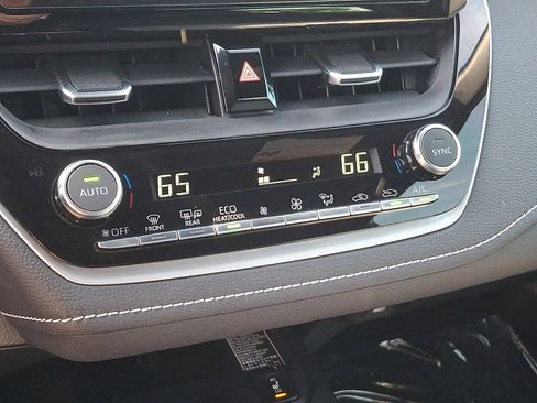 Used 2025 Toyota Corolla XSE FWD image 15