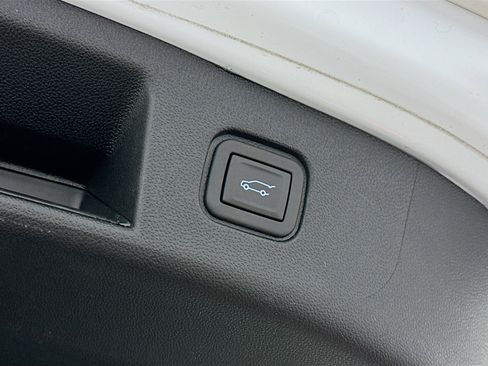 Used 2024 Chevrolet Blazer EV LT AWD/4WD image 31