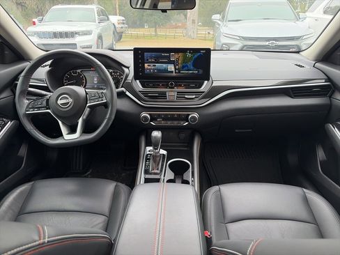 Used 2024 Nissan Altima 2.5 SR w/ SR Premium Package image 14