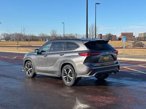 Used 2022 Toyota Highlander XSE image 29