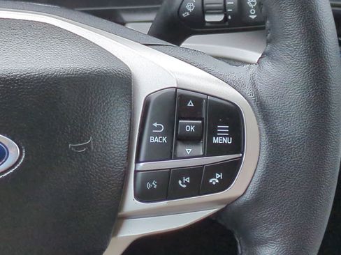 Used 2023 Ford Explorer XLT AWD/4WD image 24