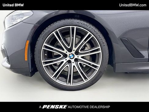 Used 2018 BMW 540i w/ M Sport Package RWD image 2
