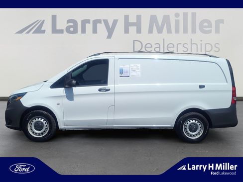 Used 2023 Mercedes-Benz Metris image 2