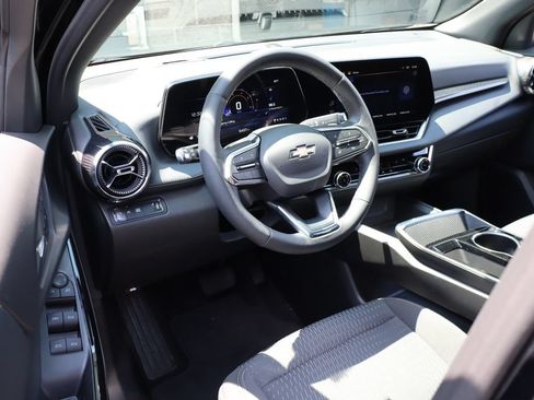 Used 2025 Chevrolet Equinox LT FWD image 11